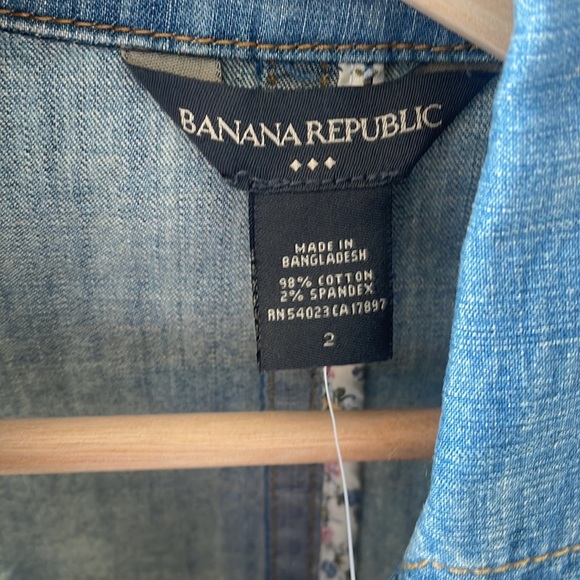 NWT Banana Republic Lightweight Denim Jacket Size 2 - Picture 3 of 6